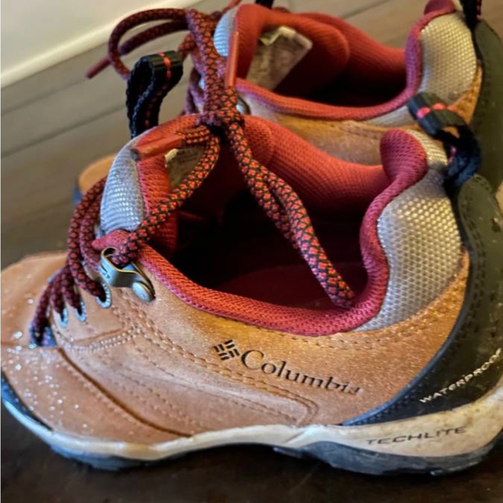 Like New Women's Columbia Hiking Boots Size 6